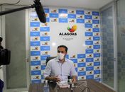 "A vacina está cada dia mais próxima de chegar a Alagoas", comemora Alexandre Ayres