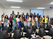 Psicólogas e assistentes sociais passam por treinamento para atuar nos grupos reflexivos