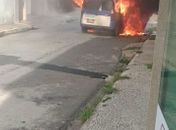 Veículo pertencente a prefeitura de Santana do Ipanema pega fogo em avenida da cidade 
