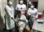 Idoso de 100 anos se cura da Covid-19 e é vacinado em casa na zona rural de Olivença