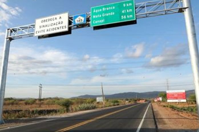 Pernambucano morre ao colidir com caminhão em trecho da BR 316 no sertão alagoano