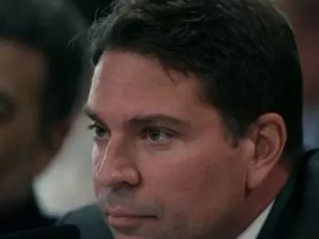 Documento apreendido pela PF revela que, sob a gestão de Ramagem, Abin tentou associar Alexandre de Moraes e Gilmar Mendes ao PCC