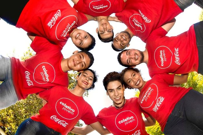 O Coletivo Online é destinado a jovens de 16 a 25 anos com renda familiar de até dois salários mínimos de todo o Brasil e que buscam o primeiro emprego