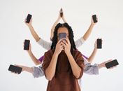 
Pessoas preferem ficar sem café ou banho a largar o celular, diz estudo