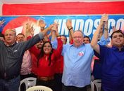 Hélio no fogo da eleição de Joaquim Gomes, com a mulher, o filho Héder seu vice, além de Toinho Batista que teve o mandato cassado, Erivaldo Mandú e Jacob