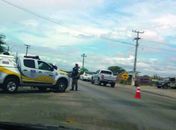 Forças policiais fazem revistas constantes em carros suspeitos que cruzam a cidade