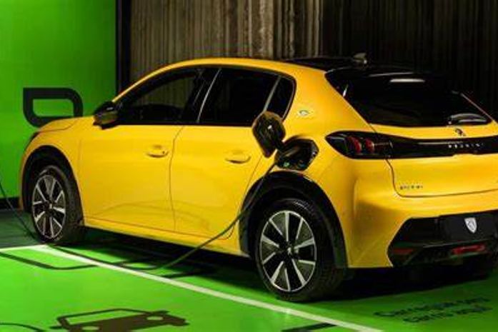 Por que montadoras querem que governo cobre imposto sobre carros elétricos