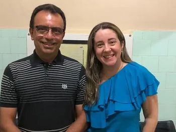 Edson Magalhães e Dra. Carol, pré-candidatos pelo PP em Santana do Ipanema, lado a lado