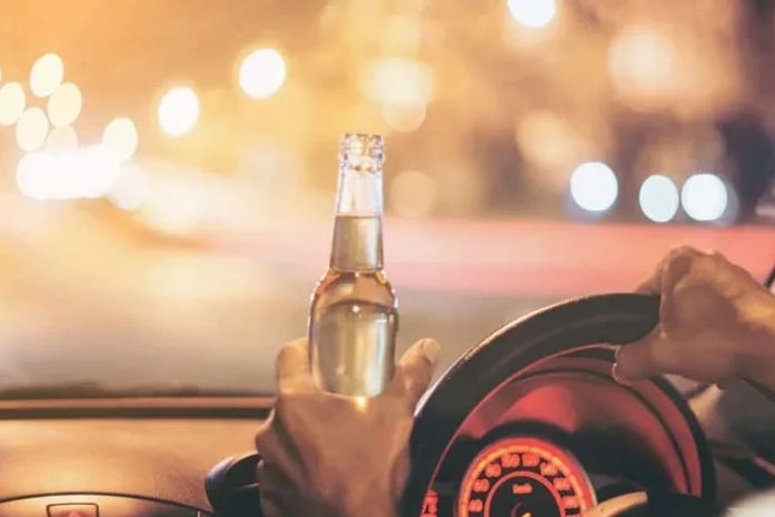 Advogado é preso após ser encontrado embriagado em BMW, resistir à abordagem e chamar policiais de “bandidos”