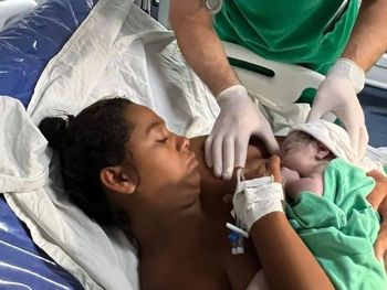 Ana Clara deu a luz a Maria Ísis às 00h21; bebê nasceu com 3,096kg 