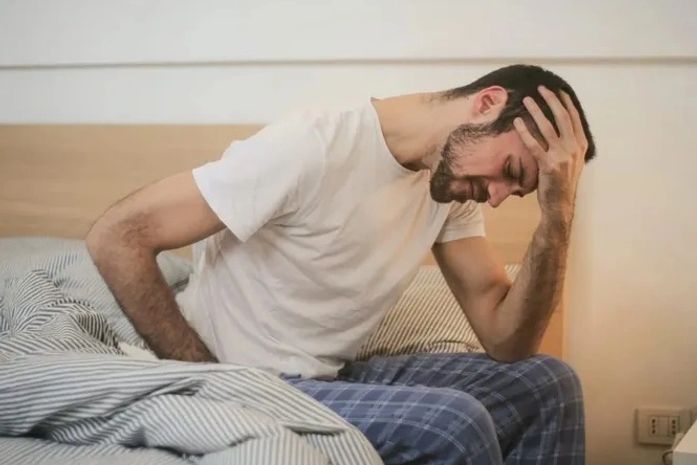 Acordou de ressaca? O que fazer para amenizar os sintomas