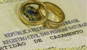 MP apura suspeita de casamento entre idoso de 89 anos e nora para garantir pensão da Marinha