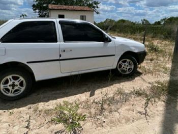 Veículo utilizado por sequestrador de jovem de Delmiro Gouveia é encontrado abandonado na zona rural de Dois Riachos