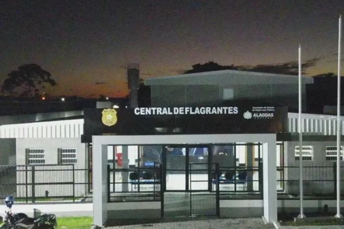 Após agredir e trancar esposa e filha dentro de casa, homem é preso em Maceió