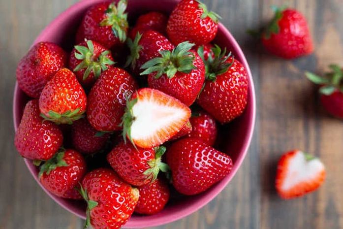 Comer uma xícara de morangos por dia colabora com a saúde do coração, aponta estudo